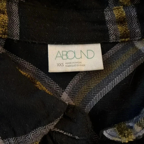 ⭐3/$15 Plaid blouse/shirt - Picture 2 of 8